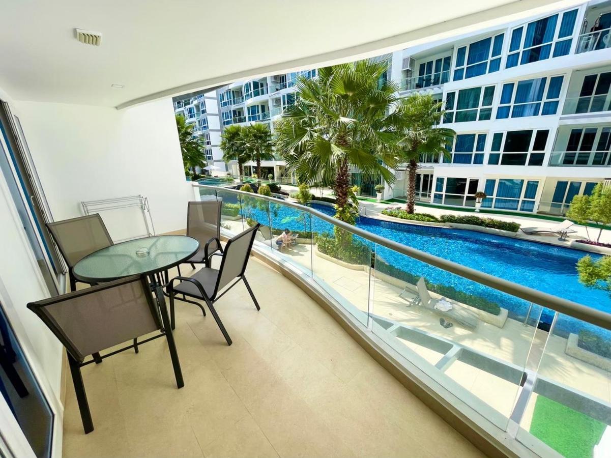 Large 2 Bedroom Condo, Grand Avenue, Appartement