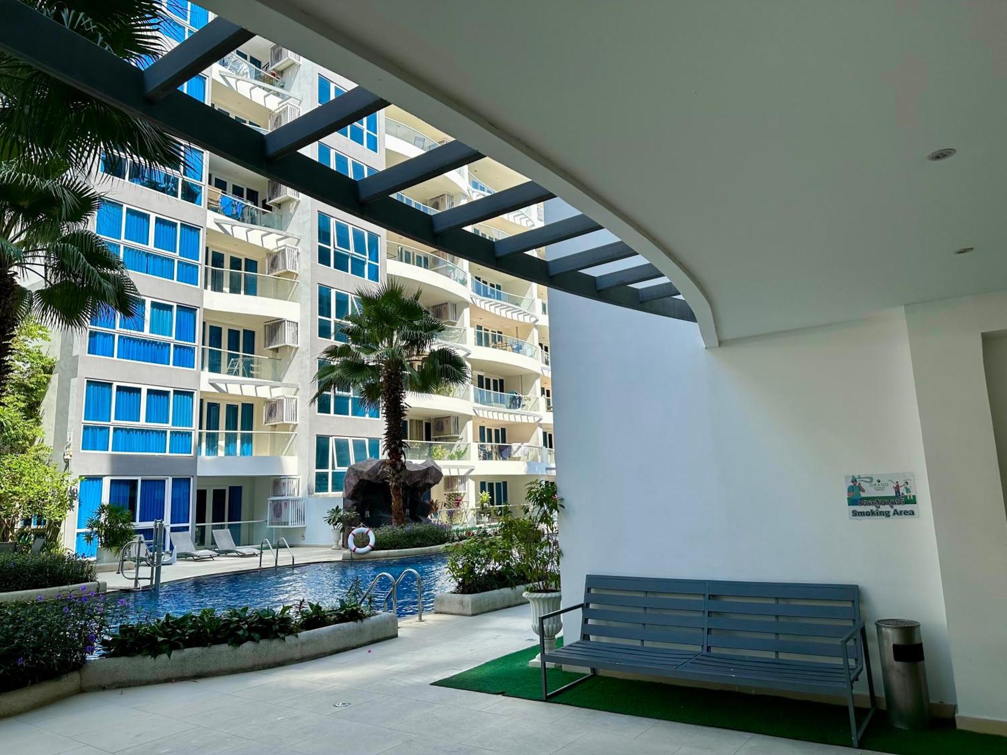 Appartement Large 2 Bedroom Condo, Grand Avenue, *